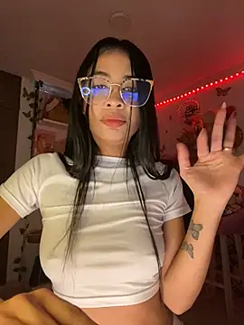 Snapshot of lina_pink chatting on February 12, 8:07 pm lina pink online show from February 12, 8:07 pm