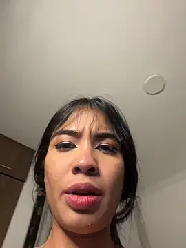 lina pink online show from December 1, 6:07 am