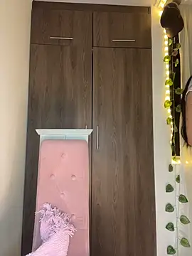 lina pink online show from February 1, 5:06 am