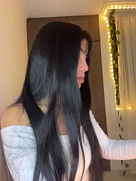 lina pink online show from February 8, 4:16 am