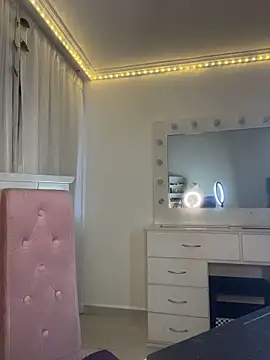 lina pink online show from March 3, 10:15 pm