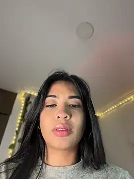 lina pink online show from April 24, 2:47 am