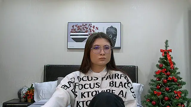 Snapshot of MonicaThompson chatting on December 23, 3:29 am MonicaThompson online show from December 23, 3:29 am