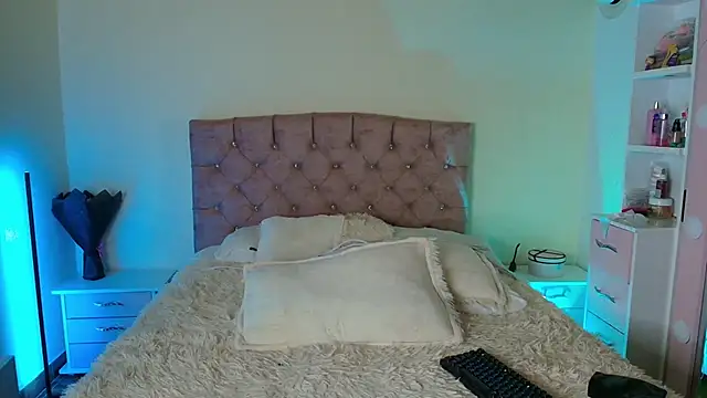 miaa saenz1 online show from December 2, 3:56 am