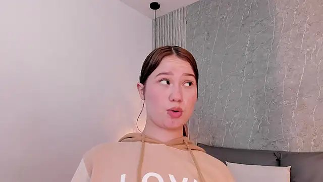 Roxie-Summers11 online show from December 30, 6:05 pm