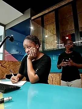 Snapshot of Sgeme325is chatting on February 23, 11:55 am Sgeme325is online show from February 23, 11:55 am