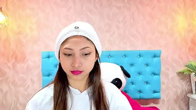 MadelineDoll online show from April 7, 2:17 pm