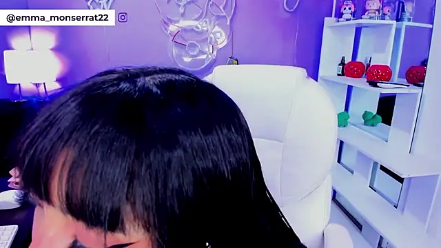 Snapshot of Emma_monserrat chatting on April 23, 11:09 am Emma monserrat online show from April 23, 11:09 am