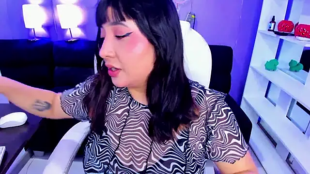 Snapshot of Emma_monserrat chatting on May 2, 11:26 am Emma monserrat online show from May 2, 11:26 am