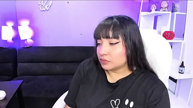 Snapshot of Emma_monserrat chatting on May 28, 11:29 am Emma monserrat online show from May 28, 11:29 am