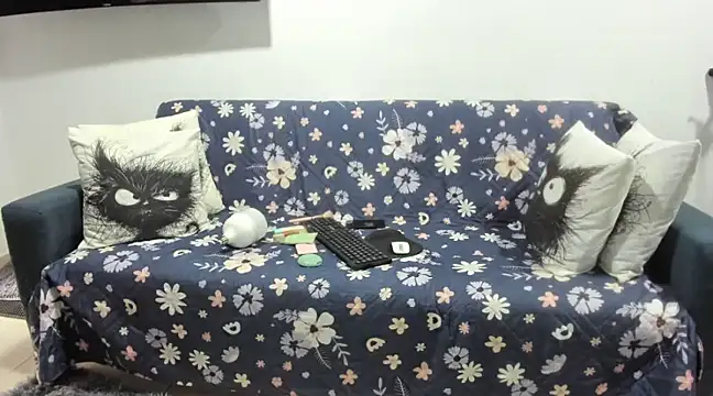 Snapshot of Emma_Jnes chatting on March 12, 10:28 pm Emma Jnes online show from March 12, 10:28 pm