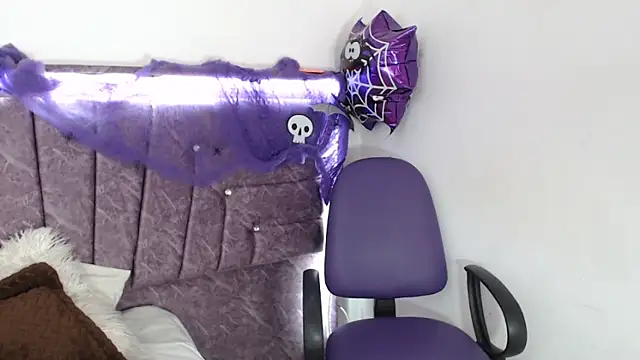 Snapshot of Penelope_Fox14 chatting on October 25, 1:18 pm Penelope Fox14 online show from October 25, 1:18 pm