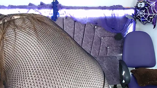 Snapshot of Penelope_Fox14 chatting on October 30, 1:23 pm Penelope Fox14 online show from October 30, 1:23 pm