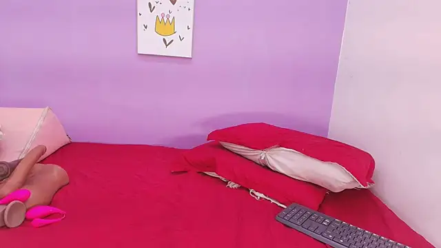 Snapshot of veronica_sinner_ chatting on February 4, 12:00 pm veronica sinner  online show from February 4, 12:00 pm