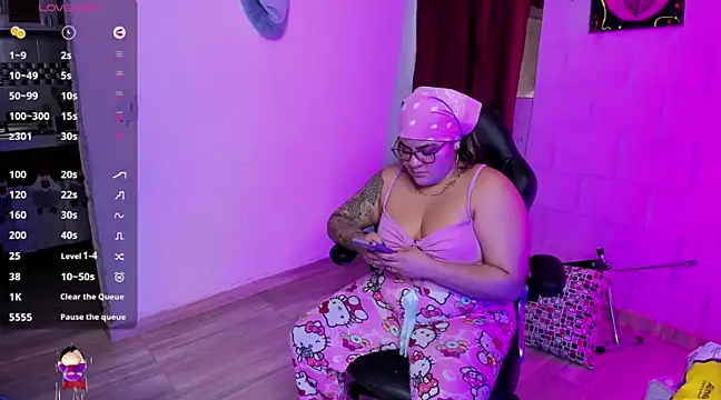 Sharon hils online show from December 7, 4:47 pm