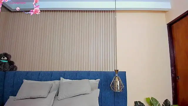 kathecute   online show from December 21, 1:35 am