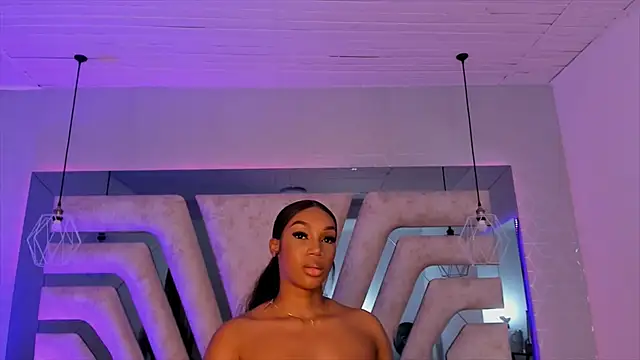 ChaynnaCooper online show from December 15, 3:13 am