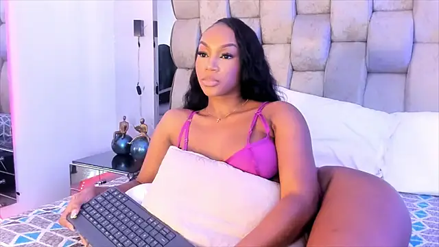 ChaynnaCooper online show from January 18, 5:15 pm