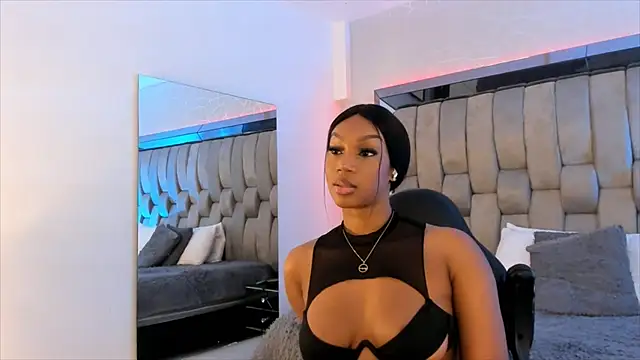 ChaynnaCooper online show from February 3, 5:46 pm