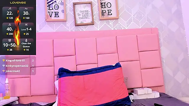 SamanthaFerrer   online show from January 3, 9:05 pm