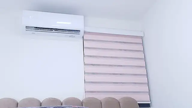 Snapshot of nicol_f chatting on December 18, 3:01 am nicol f online show from December 18, 3:01 am