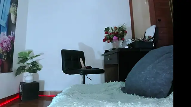 Snapshot of Chanel_shaw chatting on March 6, 11:53 pm Chanel shaw online show from March 6, 11:53 pm