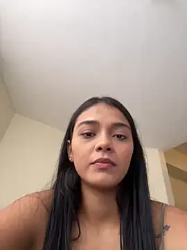 Snapshot of evely_coelloo chatting on March 18, 9:32 pm evely coelloo online show from March 18, 9:32 pm