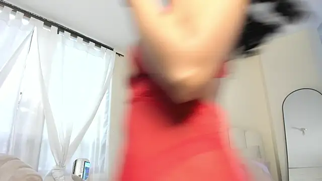 Snapshot of evely_coelloo chatting on October 24, 7:32 pm evely coelloo online show from October 24, 7:32 pm