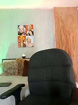 nahiarapalmer19 online show from April 29, 3:38 pm