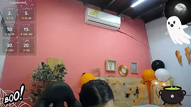 Snapshot of scarlet-foox chatting on October 26, 1:50 pm scarlet-foox online show from October 26, 1:50 pm