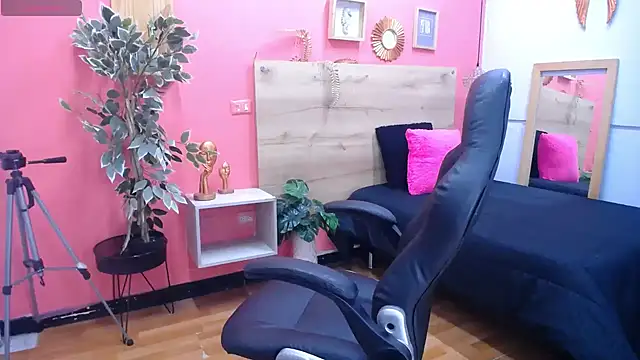 Snapshot of scarlet-foox chatting on November 19, 2:50 pm scarlet-foox online show from November 19, 2:50 pm