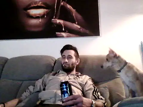 Snapshot of Bigkisslove chatting on February 10, 12:37 am Bigkisslove online show from February 10, 12:37 am