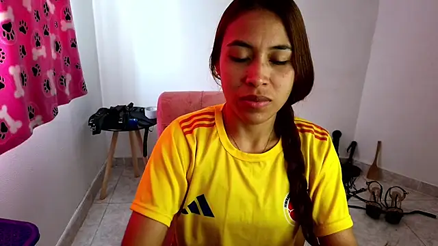 Snapshot of asiri_smith chatting on July 3, 3:07 pm asiri smith online show from July 3, 3:07 pm