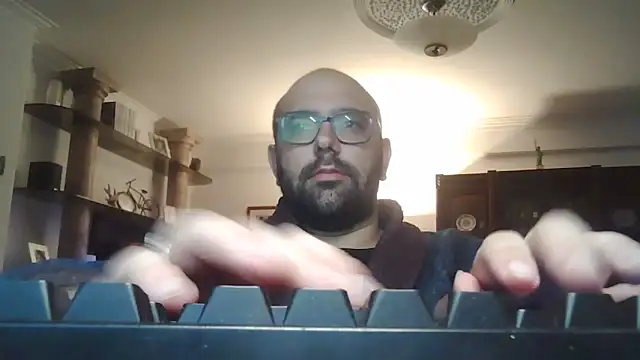 manokiitoo online show from April 14, 10:05 pm