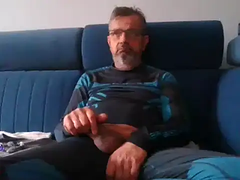 Snapshot of axecoman60 chatting on January 21, 10:30 am axecoman60 online show from January 21, 10:30 am