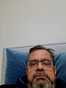 Snapshot of axecoman60 chatting on January 23, 7:40 pm axecoman60 online show from January 23, 7:40 pm