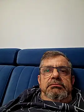 Snapshot of axecoman60 chatting on February 9, 6:05 pm axecoman60 online show from February 9, 6:05 pm