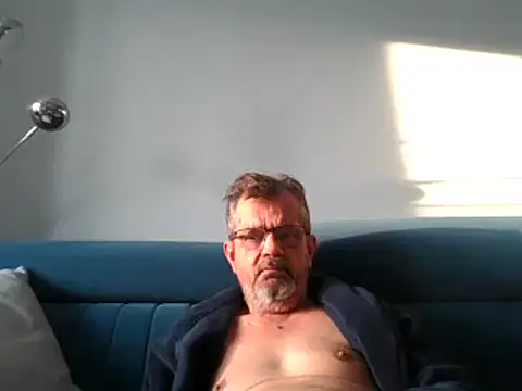 Snapshot of axecoman60 chatting on February 17, 7:04 am axecoman60 online show from February 17, 7:04 am