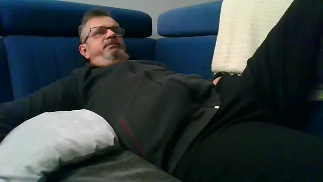 Snapshot of axecoman60 chatting on March 4, 6:29 pm axecoman60 online show from March 4, 6:29 pm