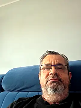 axecoman60 online show from April 7, 6:47 am