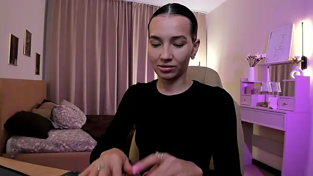 Bellla Haddid online show from November 14, 1:48 am