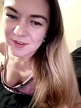 Snapshot of LunikaLunaX chatting on December 30, 9:19 pm LunikaLunaX online show from December 30, 9:19 pm