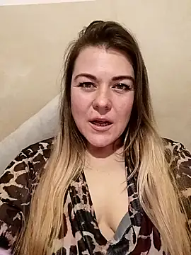 Snapshot of LunikaLunaX chatting on February 7, 9:15 pm LunikaLunaX online show from February 7, 9:15 pm