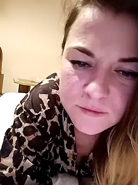 Snapshot of LunikaLunaX chatting on February 25, 6:42 pm LunikaLunaX online show from February 25, 6:42 pm