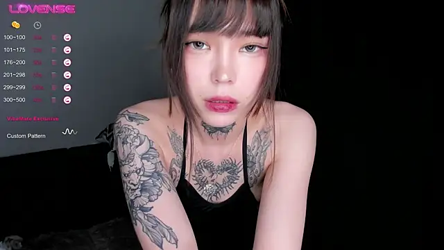 Snapshot of Dark_Ester chatting on October 3, 4:37 pm Dark Ester online show from October 3, 4:37 pm