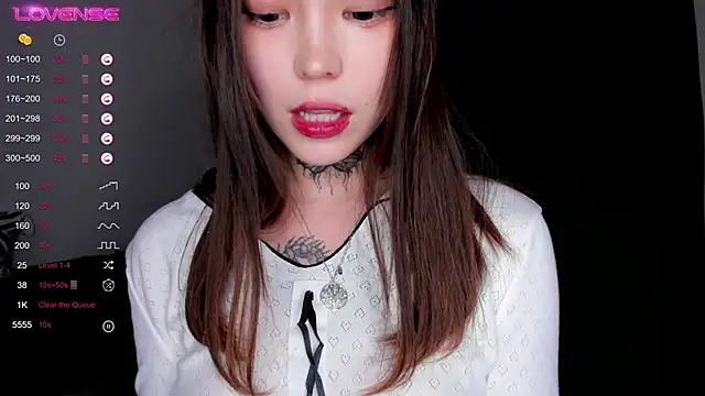 Snapshot of Dark_Ester chatting on November 21, 10:03 am Dark Ester online show from November 21, 10:03 am