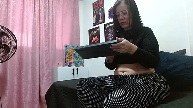 Snapshot of scarlett__morgan chatting on October 27, 1:15 pm scarlett morgan online show from October 27, 1:15 pm