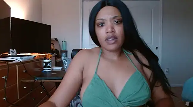 Snapshot of thekelliecapri chatting on December 9, 11:24 pm thekelliecapri online show from December 9, 11:24 pm