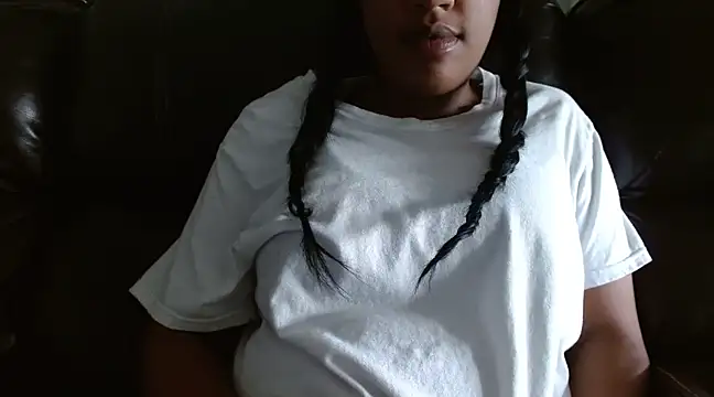 Snapshot of thekelliecapri chatting on December 23, 7:20 pm thekelliecapri online show from December 23, 7:20 pm