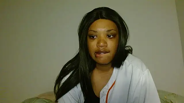 Snapshot of thekelliecapri chatting on February 8, 1:32 am thekelliecapri online show from February 8, 1:32 am